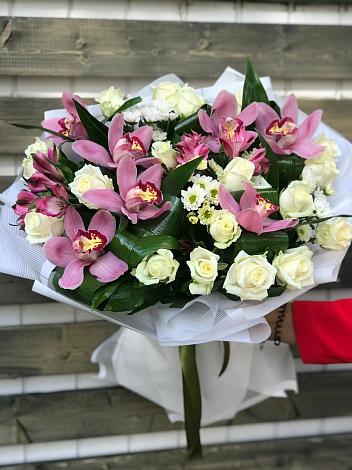 Букет цветов из: Розы и Хризантемы в Чупе