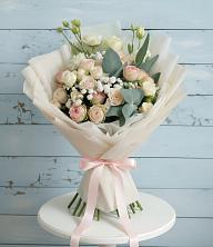Букет цветов из:  Розы и Лизиантусы в Чупе