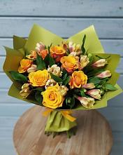 Букет цветов из:  Альстромерии и Розы в Чупе