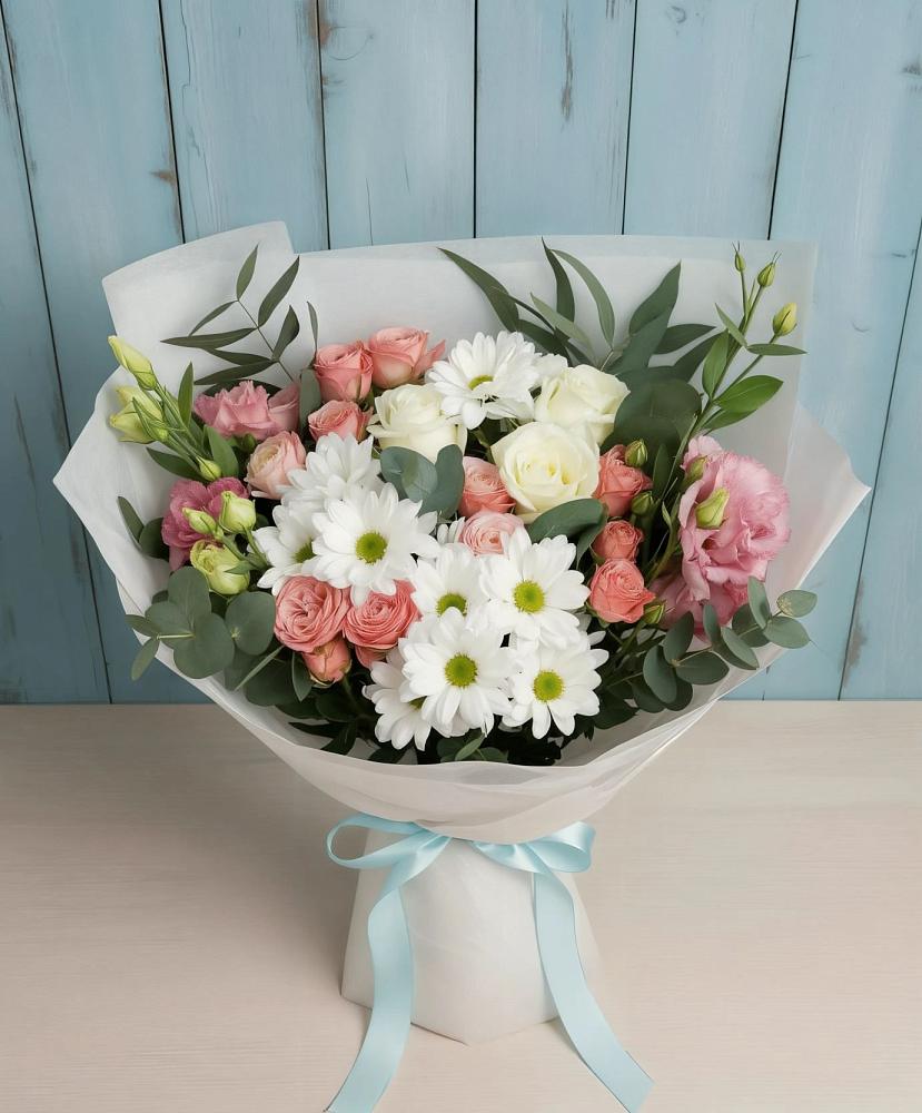 Букет цветов из: Розы, Лизиантусы и Хризантемы в Чупе