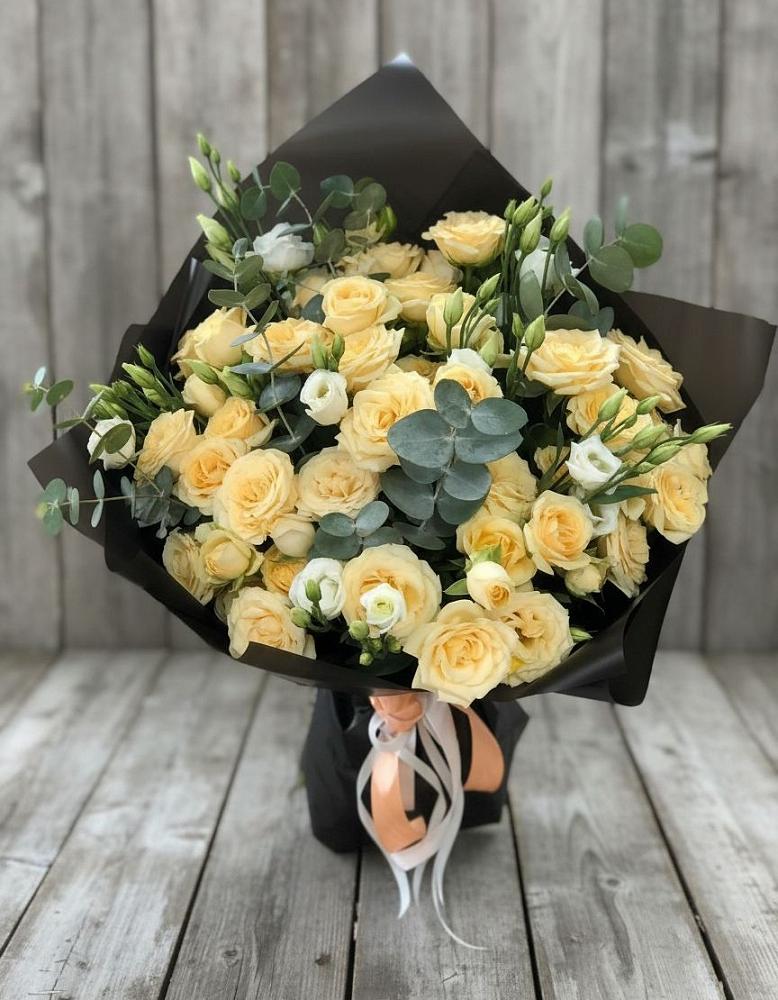 Букет цветов из: Розы и Лизиантусы в Чупе