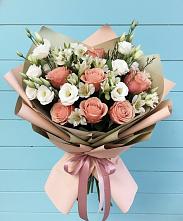 Букет цветов из:  Розы, Альстромерии и Лизиантусы в Чупе