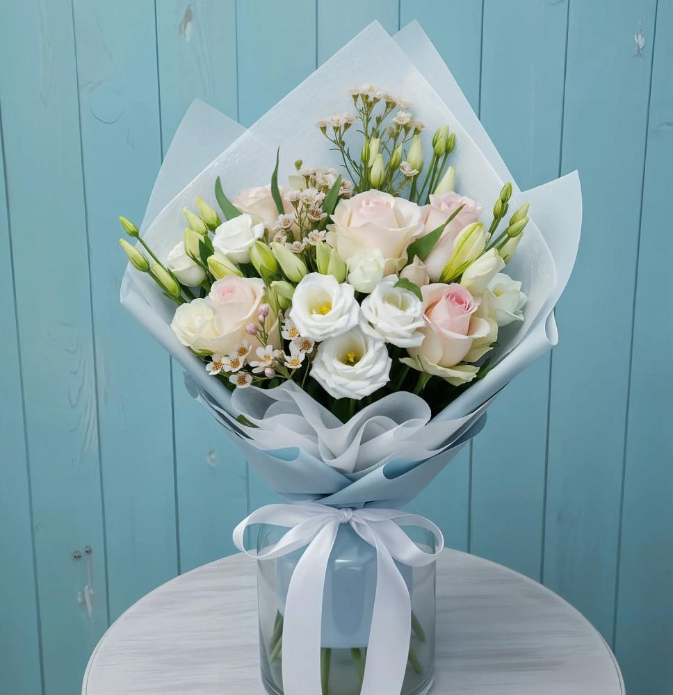 Букет цветов из: Розы и Лизиантусы в Чупе