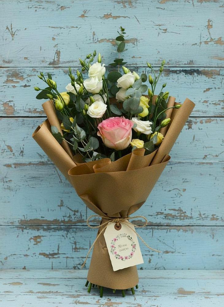 Букет цветов из: Розы и Лизиантусы в Чупе