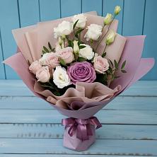 Букет цветов из:  Розы и Лизиантусы в Чупе