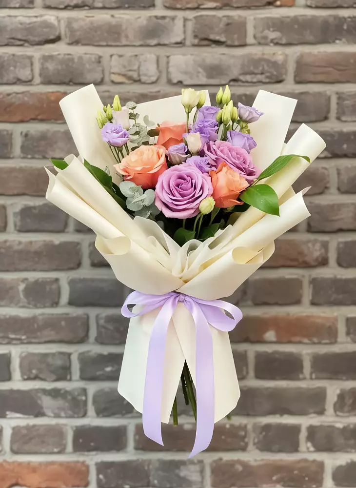 Букет цветов из: Лизиантусы и Розы в Чупе