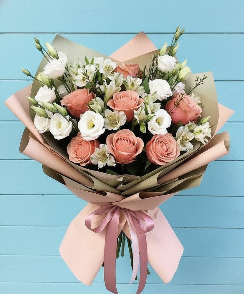 Букет цветов из: Розы, Альстромерии и Лизиантусы в Чупе