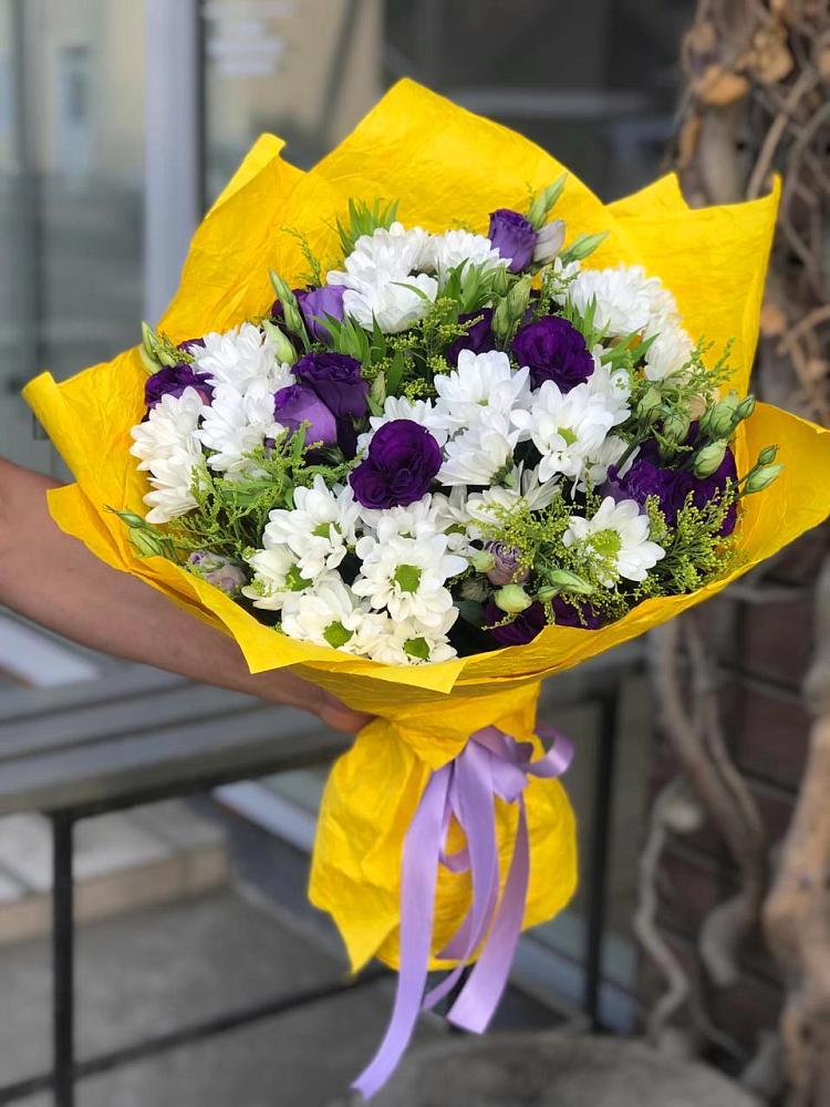 Букет цветов из: Ирисы, Хризантемы и Ромашки в Чупе