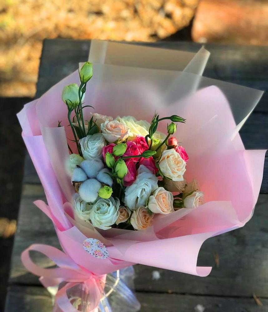 Букет цветов из: Розы и Лизиантусы в Чупе