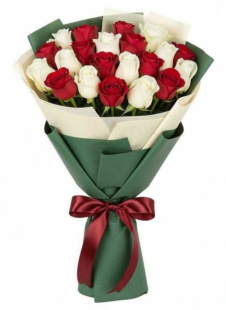 Букет Микс из красных и белых роз в Чупе