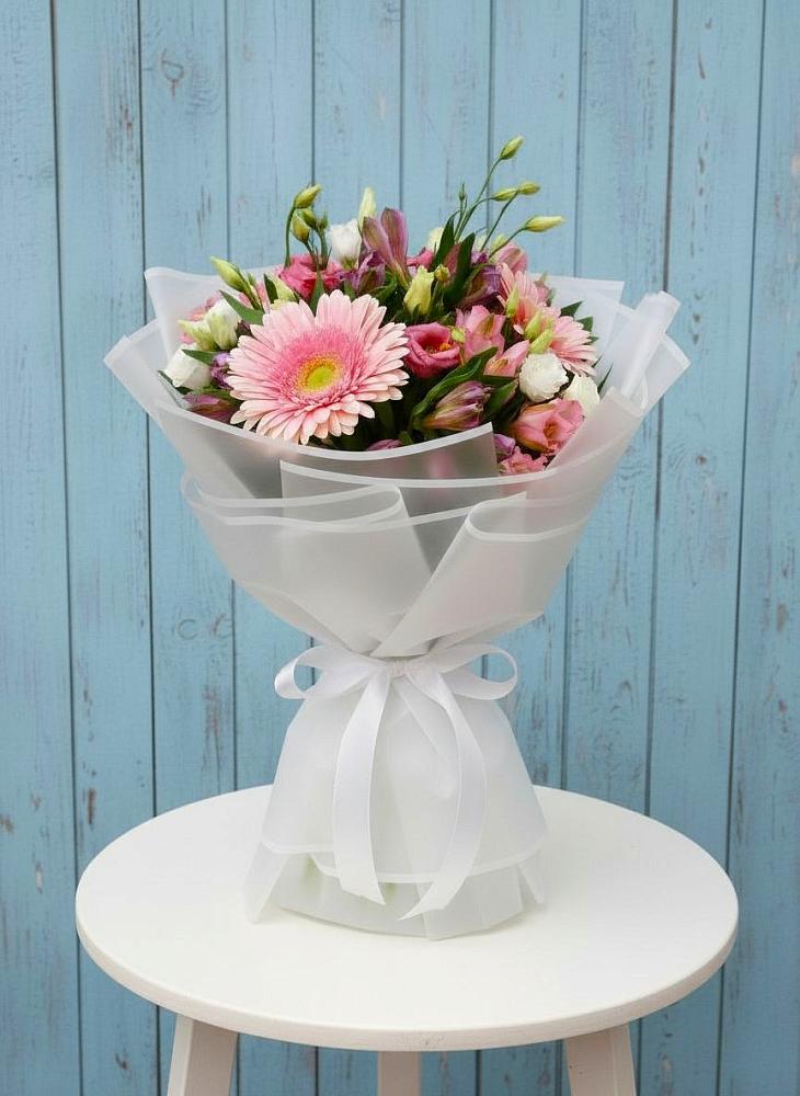 Букет цветов из: Герберы, Альстромерии и Лизиантусы в Чупе