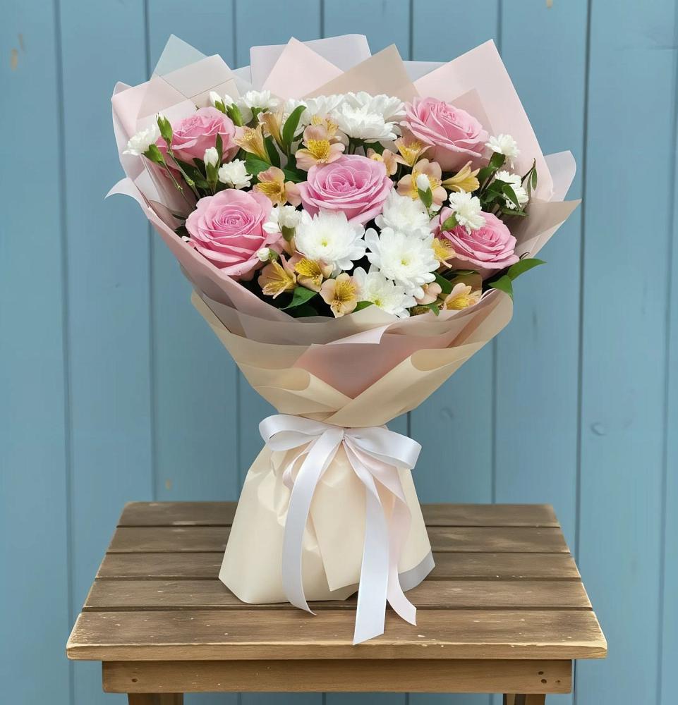 Букет цветов из: Гвоздики, Орхидеи и Розы в Чупе