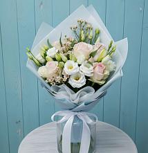 Букет цветов из:  Розы и Лизиантусы в Чупе