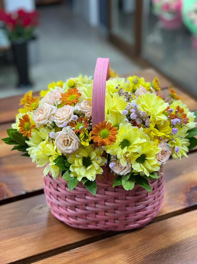 Цветочная композиция из Хризантемы и Розы в корзине в Чупе
