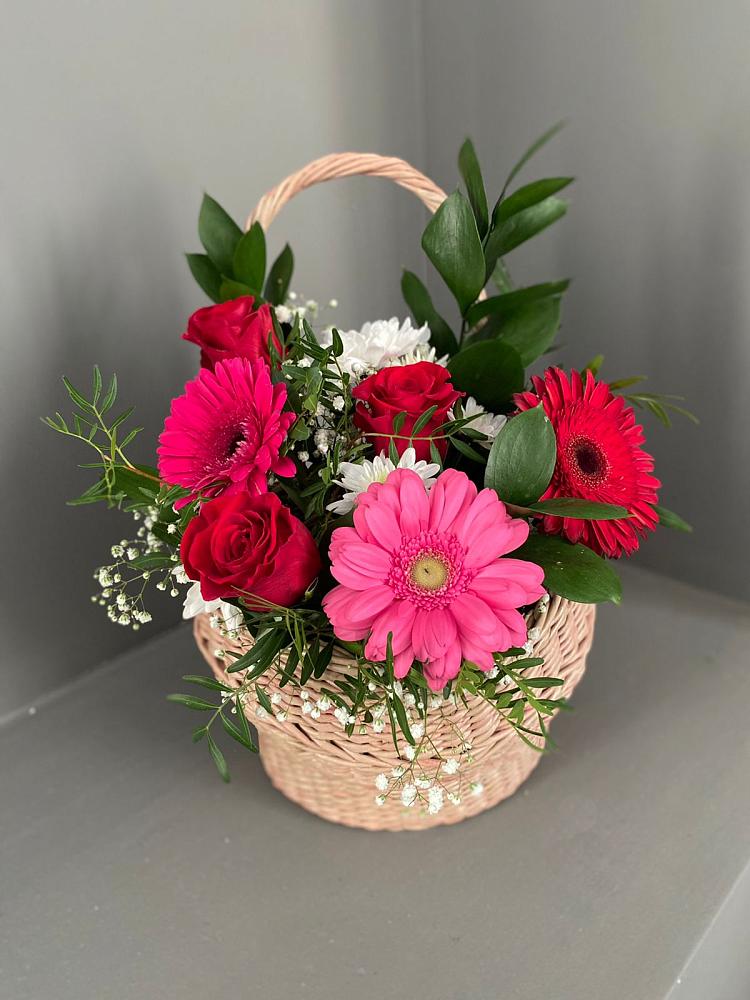 Цветочная композиция из Розы, Хризантемы и Герберы в корзине в Чупе
