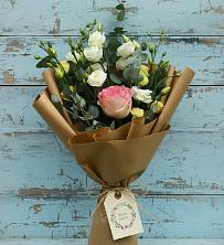 Букет цветов из:  Розы и Лизиантусы в Чупе