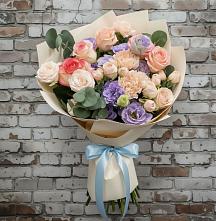 Букет цветов из:  Розы, Лизиантусы и Гвоздики #REPLACE_PRED# Чупе