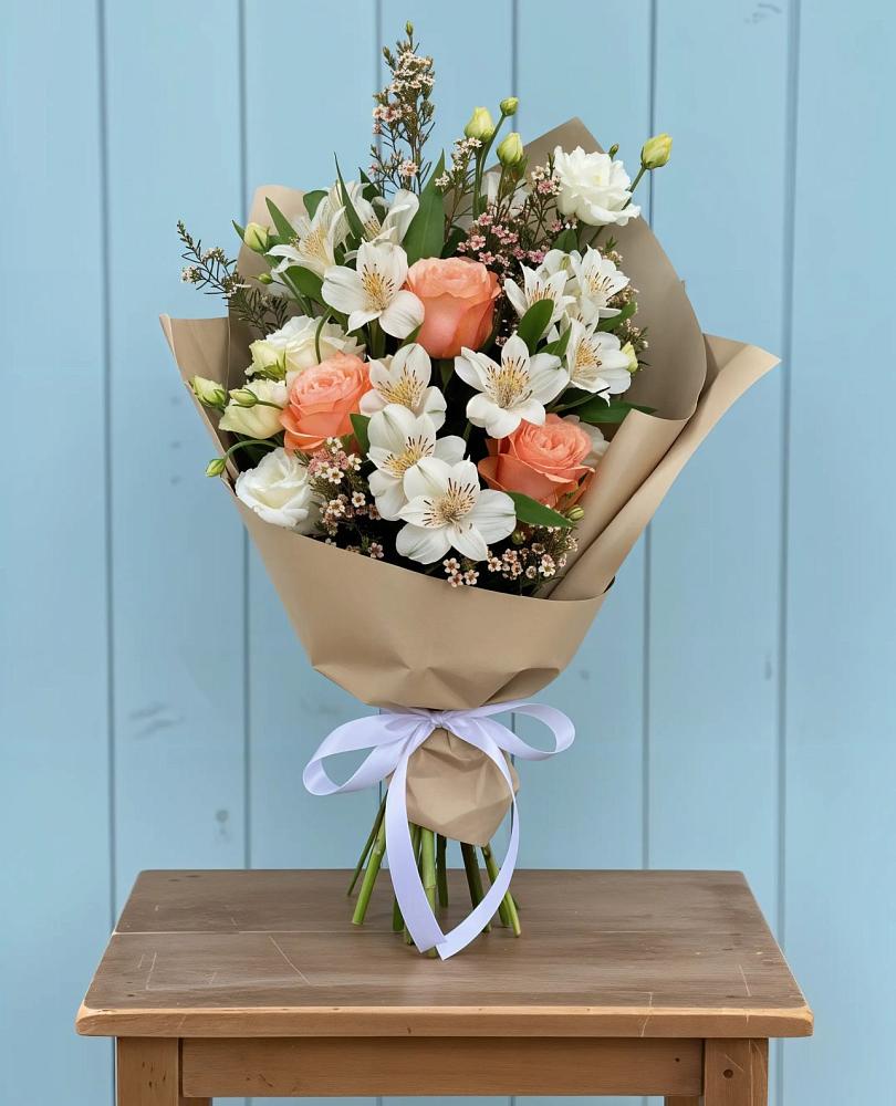 Букет цветов из: Альстромерии, Лизиантусы, Розы и Хризантемы в Чупе