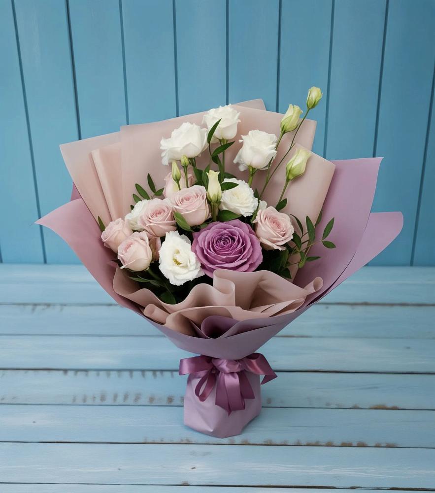 Букет цветов из: Розы и Лизиантусы в Чупе